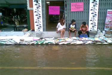 /images/uploads/2015/07/Flood-Donation-thumb.jpg