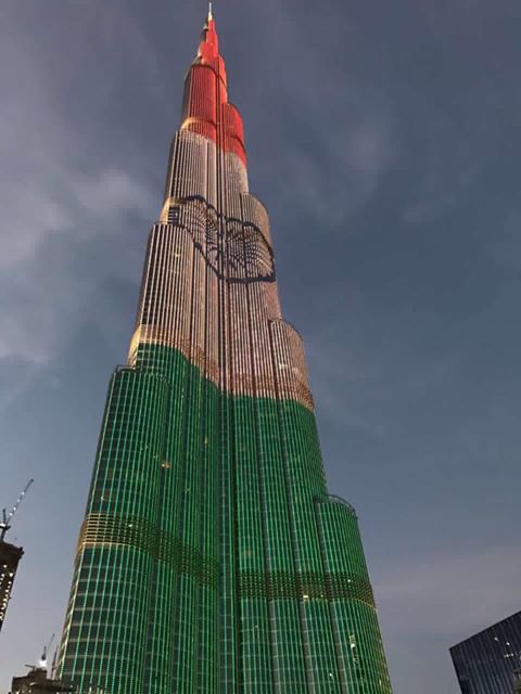 #BurjKhalifa lights up in the tiranga, on eve of Crown Prince attend'g India's Republic Day!